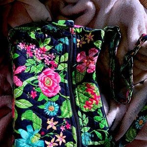 Vera Bradley Crossbody bag in Botanical pattern.